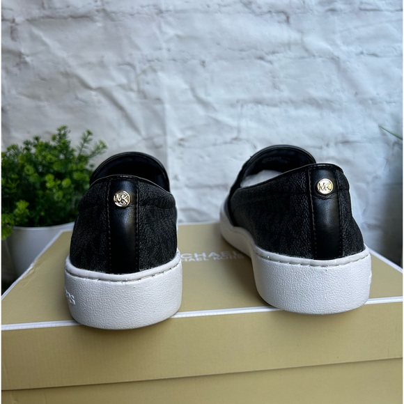 MICHAEL MICHAEL KORS
Women's Keaton Slip-On Logo
Sneakers size 8.5
BLACK LOGO - Picture 8 of 16
